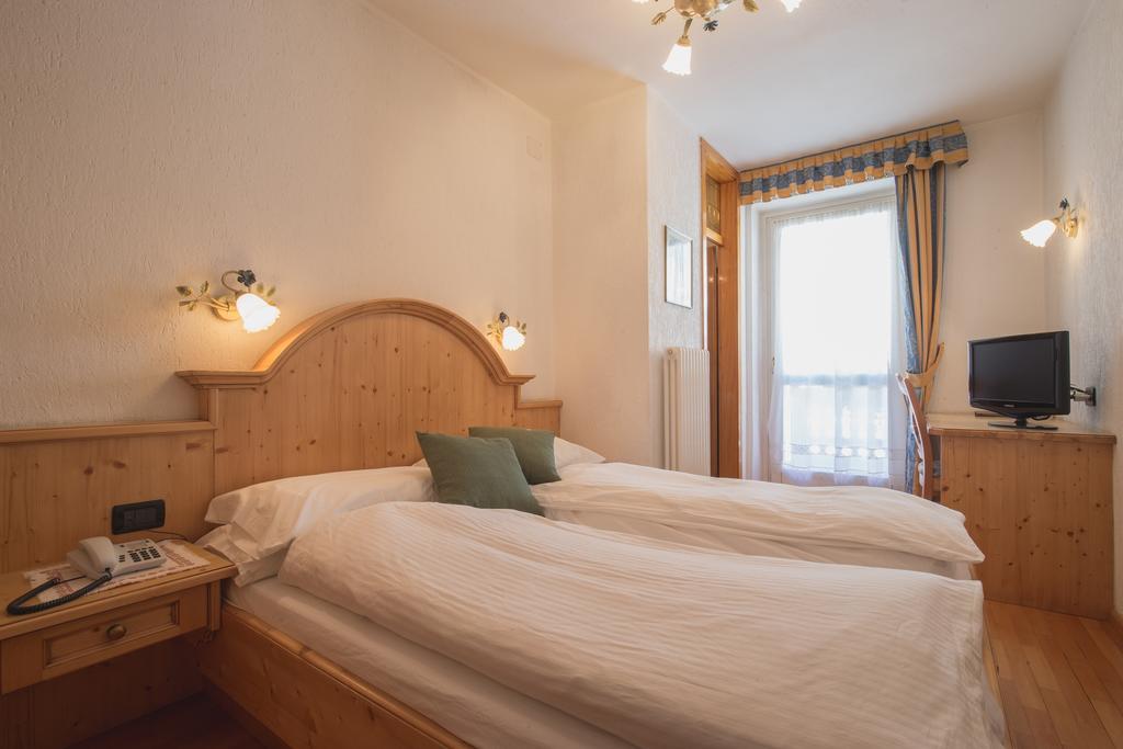 Hotel Centrale Peio Eksteriør billede