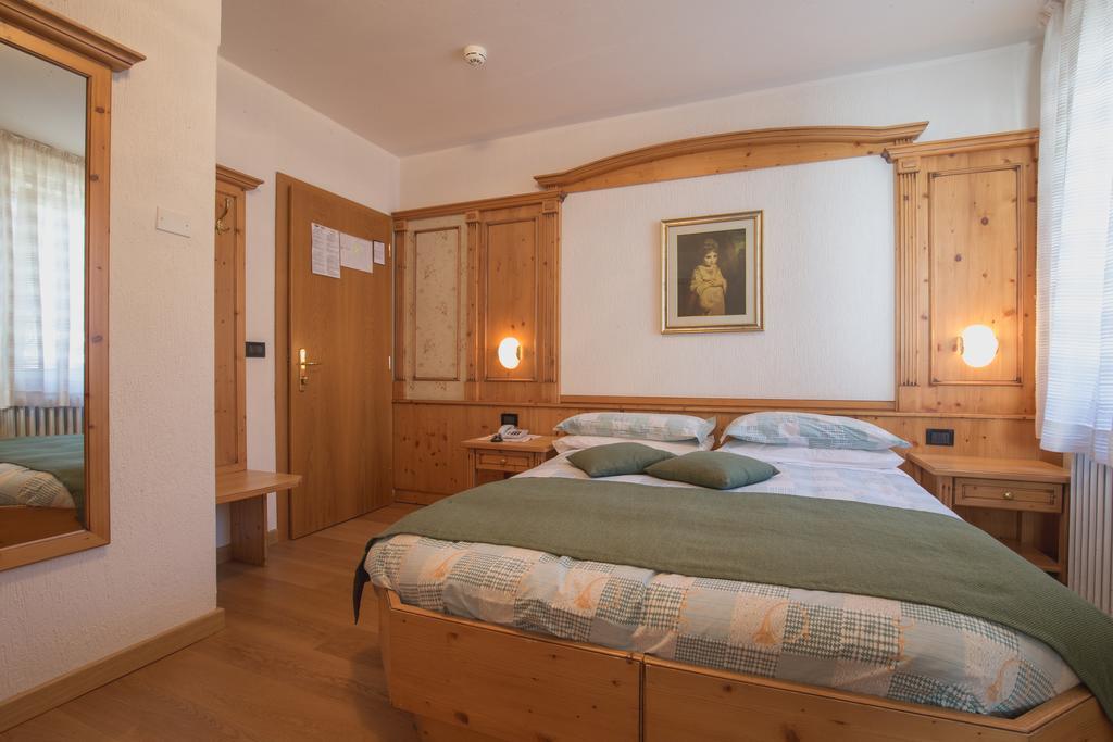 Hotel Centrale Peio Eksteriør billede